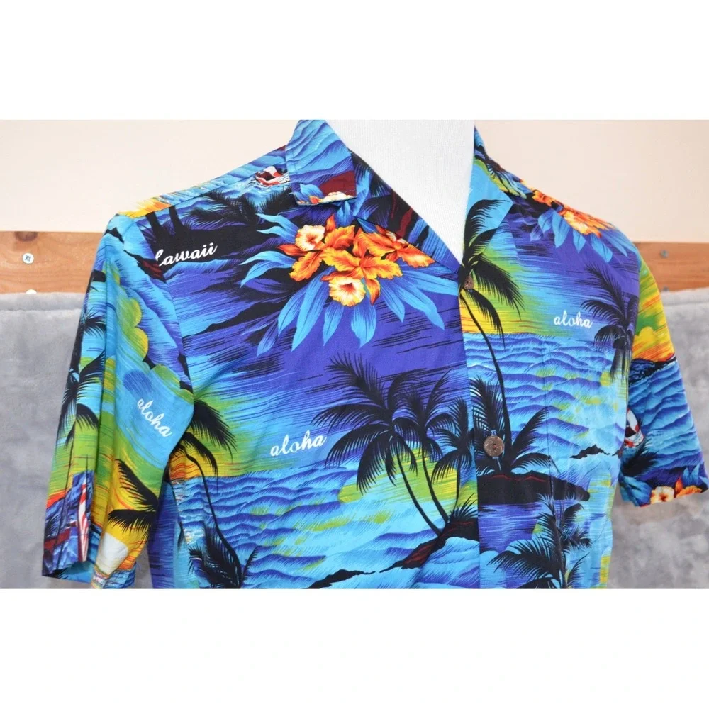 Royal Hawaiian Creations Aloha Tropical Shirt‎ Men's Medium Palm Trees Catamaran